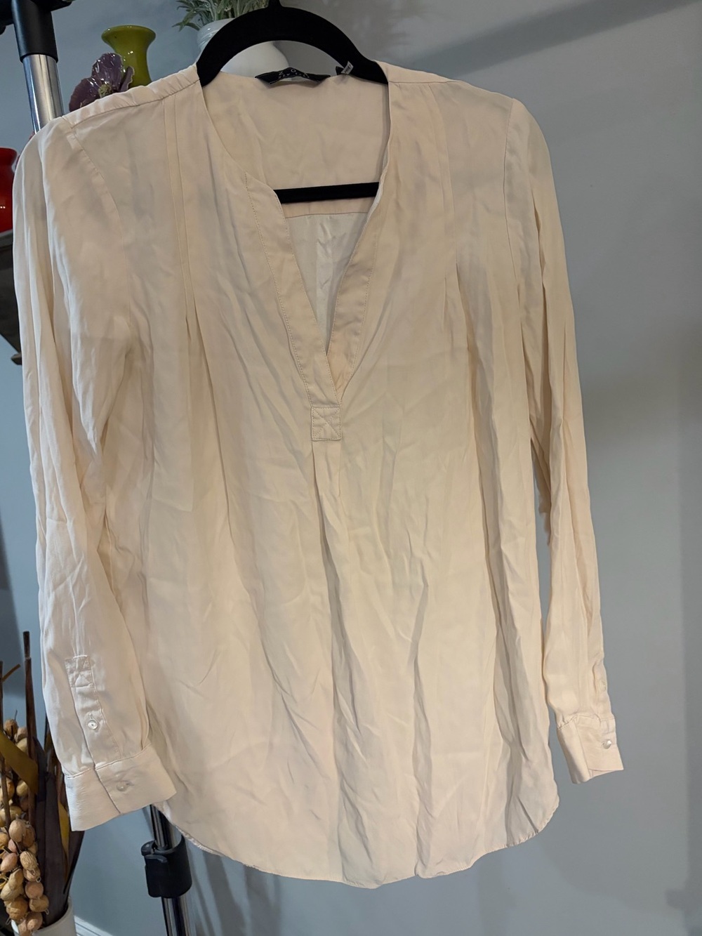 ZOA New York Cream V-Neck silk Blouse - XS